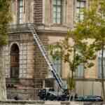 thieves-steal-crown-jewels-in-4-minutes-from-louvre-museum