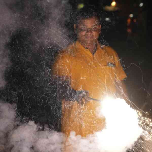air-high-quality-deteriorates-in-kolkata,-howrah-on-kali-puja-night-time-as-a-consequence-of-firecracker-bursting