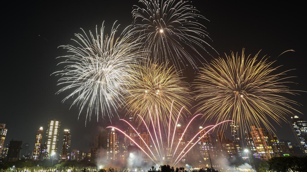 mumbai-chokes-as-aqi-surges-after-deepavali