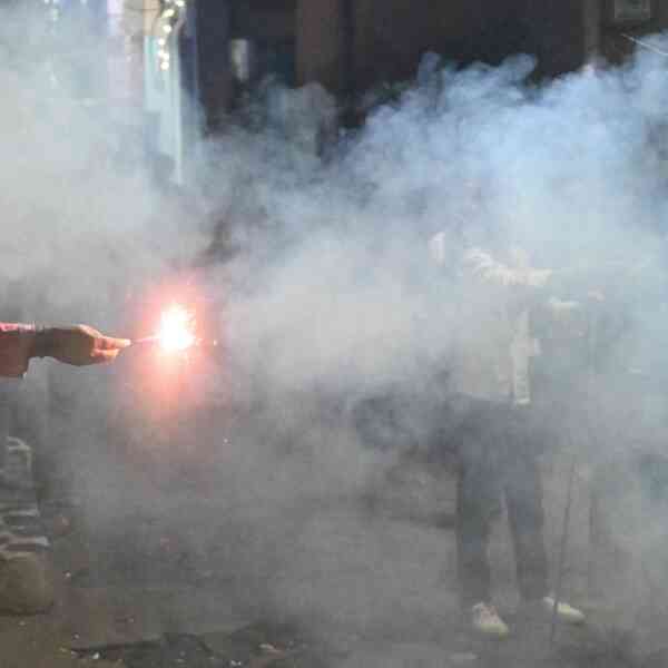deepavali-fireworks-worsen-delhis-air-high-quality