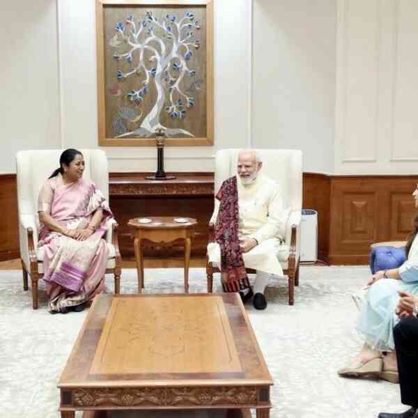 cm-briefs-pm-on-chhath-puja-plans,-yamuna-clean-up