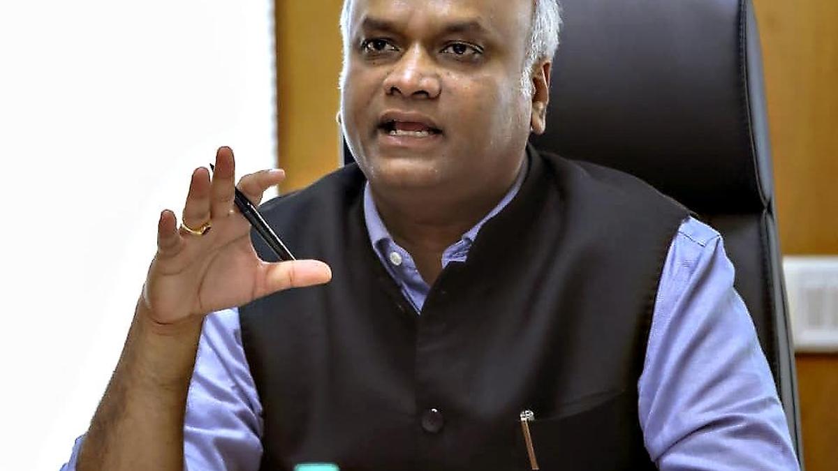 priyank-harks-again-to-outdated-video-clip-on-fund-elevating-to-hit-out-at-bjp