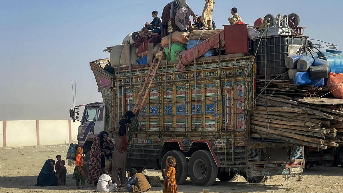 chaman-border-crossing-partially-reopens-after-pakistan-afghanistan-ceasefire