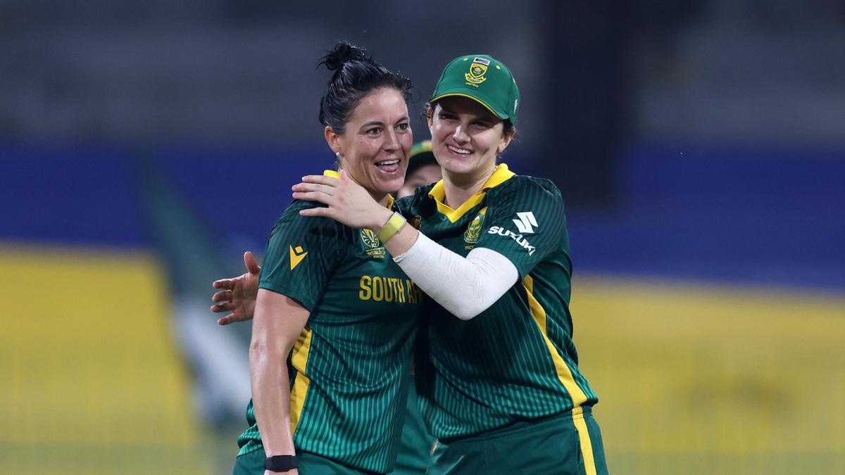womens-odi-world-cup:-south-africa-sends-pakistan-packing
