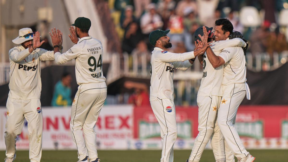 pak-vs-sa-second-test:-two-late-wickets-jolts-south-africa-progress-towards-pakistan
