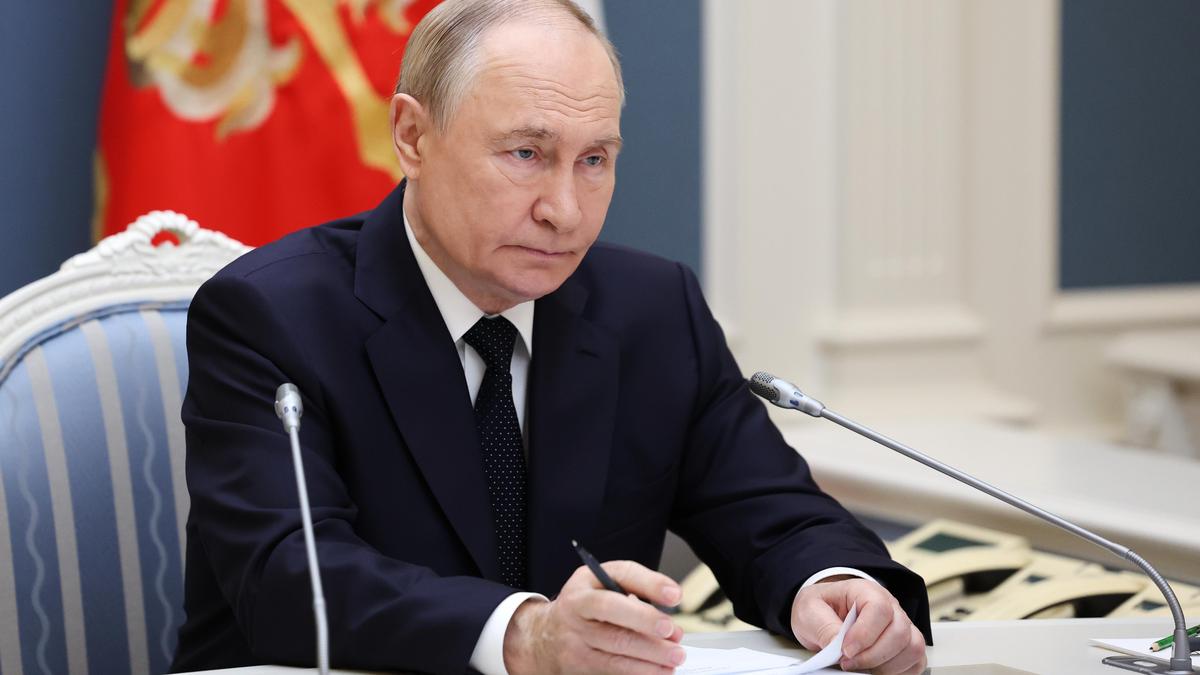 putin-directs-drills-of-russian-nuclear-forces-as-his-budapest-summit-with-trump-is-placed-on-maintain