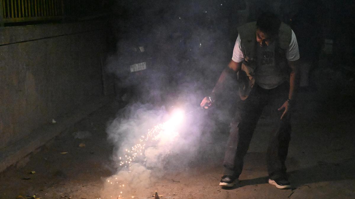 aap-accuses-govt.-of-hiding-deepavali-evening-air-pollution-information