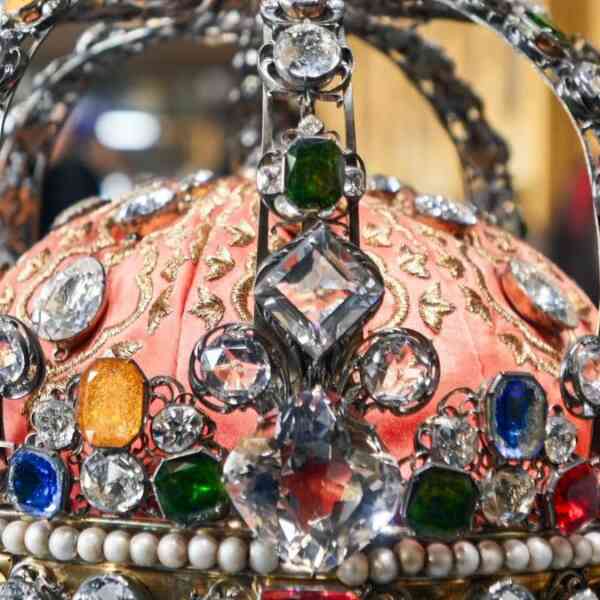 what-will-occur-to-louvre-jewelry-after-heist?-there-are-two-possible-eventualities
