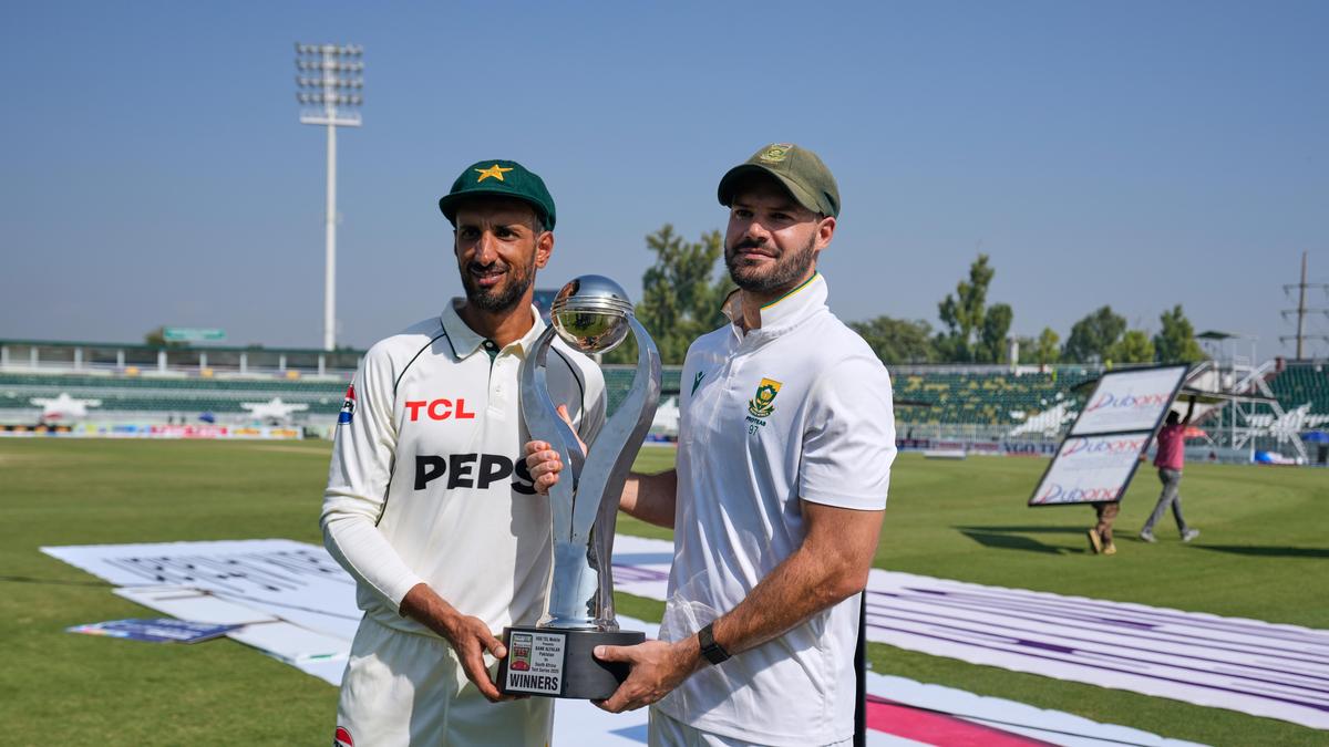 pak-vs-sa-second-test:-south-africa-thrashes-pakistan-by-8-wickets-to-degree-sequence