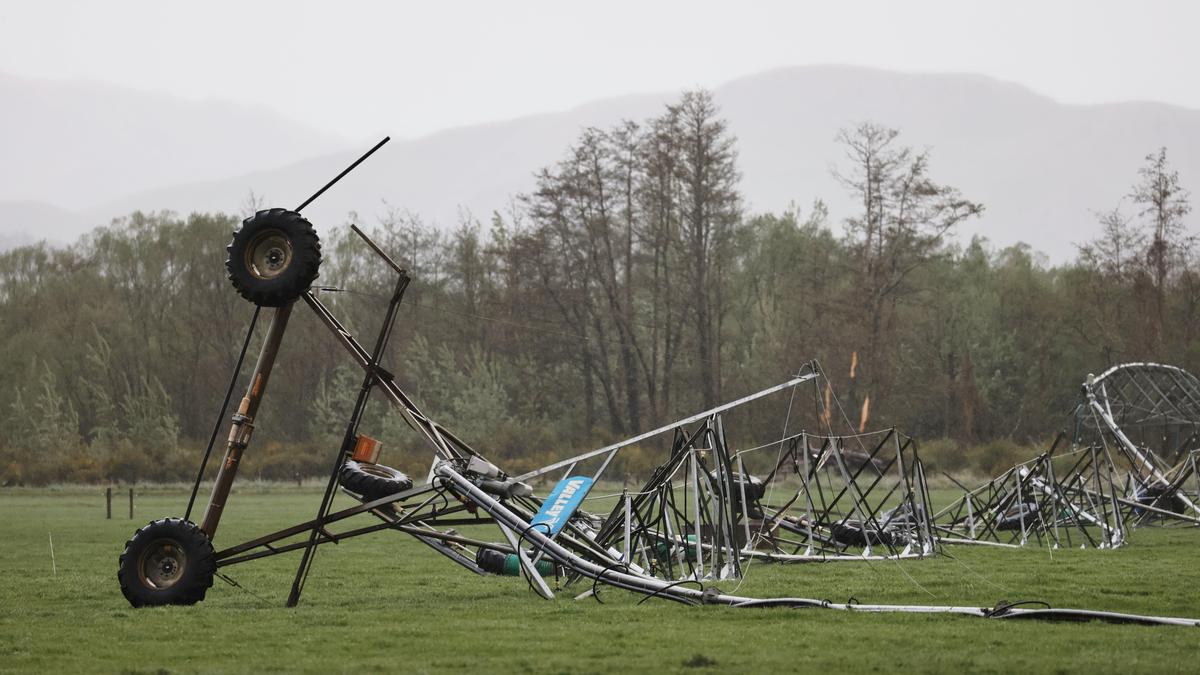 flights-cancelled,-‘mega-strike’-disrupted-as-harmful-winds-hit-new-zealand