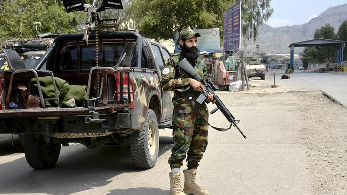 pakistan-resumes-afghan-transit-commerce-after-10-day-suspension:-report