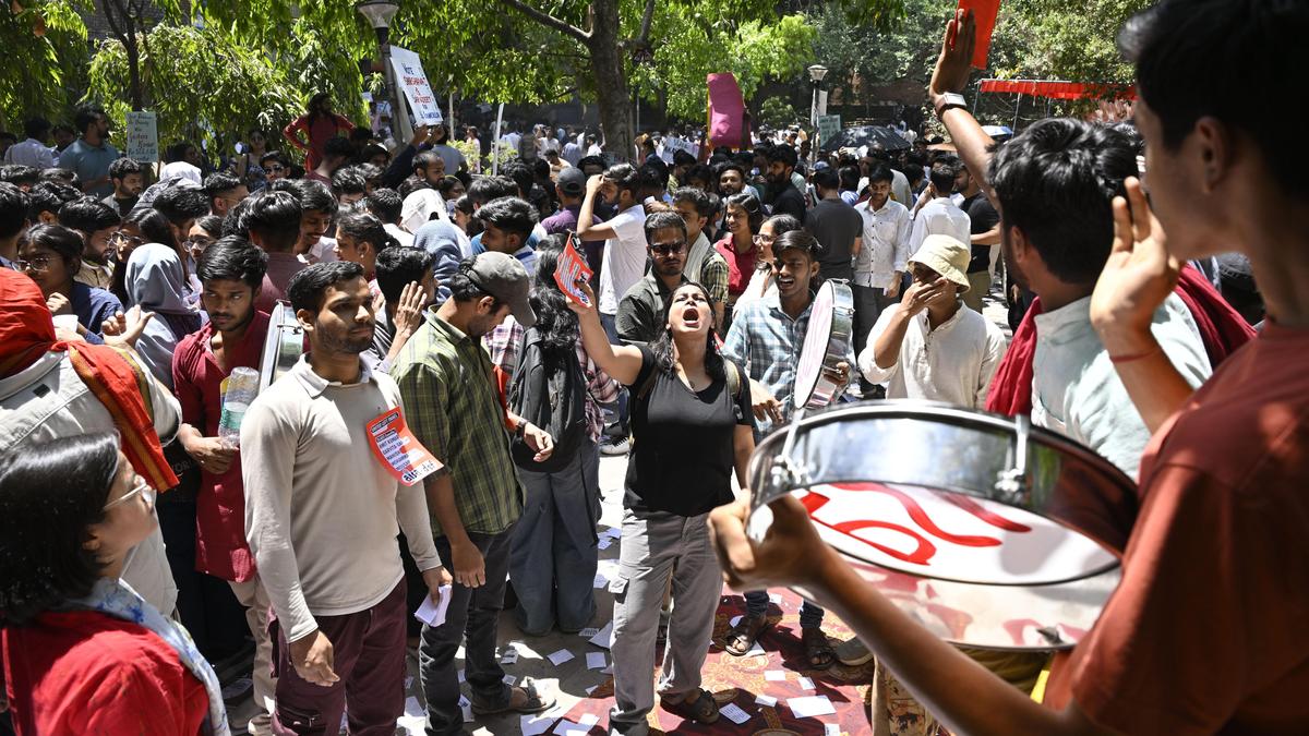 after-left-abvp-clashes-over-selectionof-ec,-jnusu-elections-doubtless-on-nov.-4