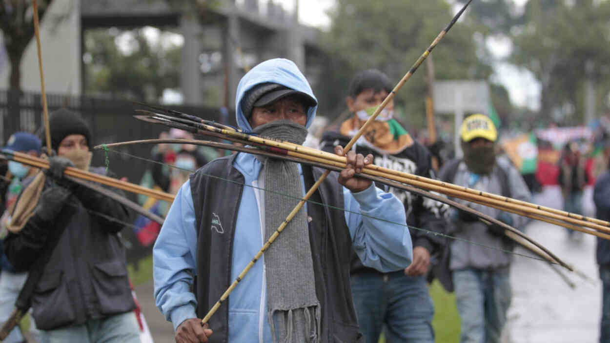 Anti-Trump protesters fire arrows at Colombian police, injuring four