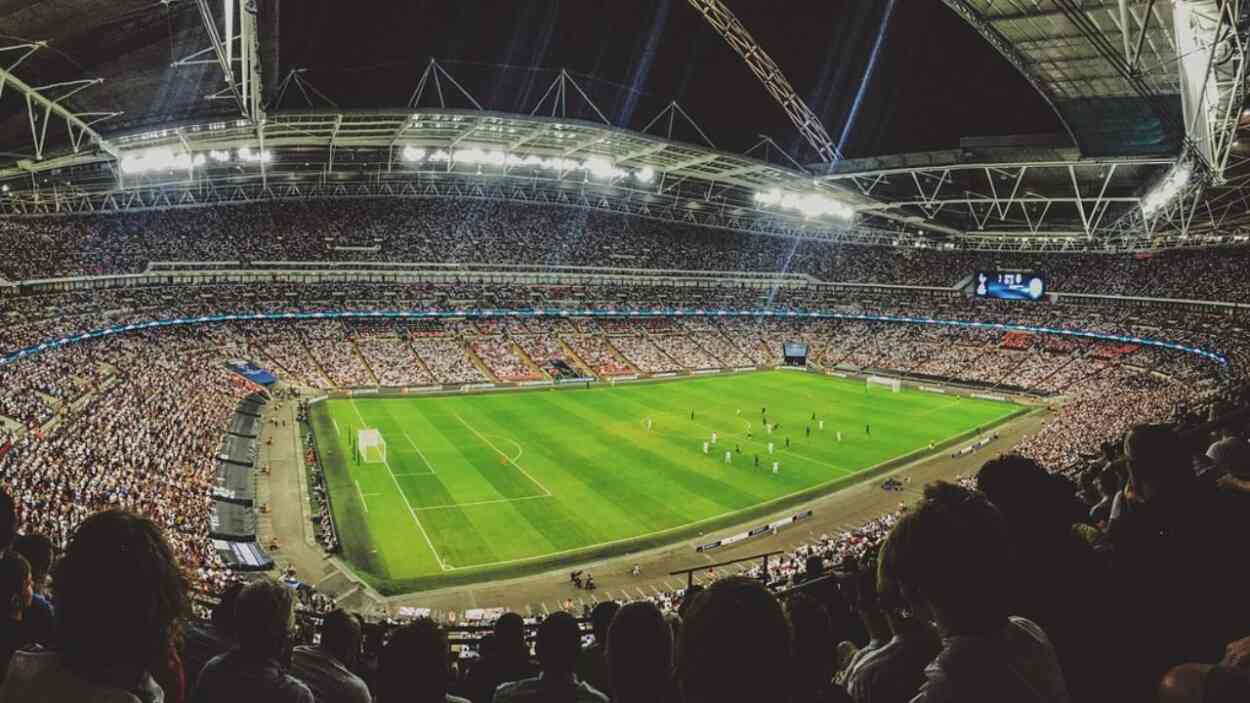 Premier League for Burnley and Leeds: How much is promotion worth ...
