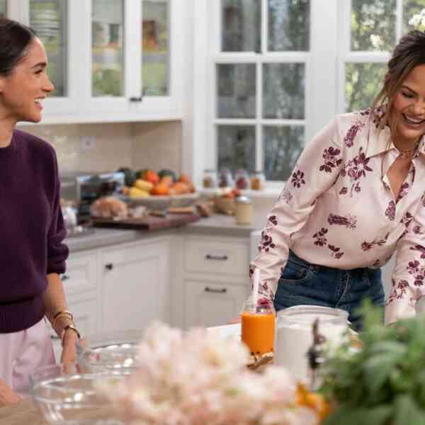 Watch Meghan Markle's reaction when Chrissy Teigen can't remember ...