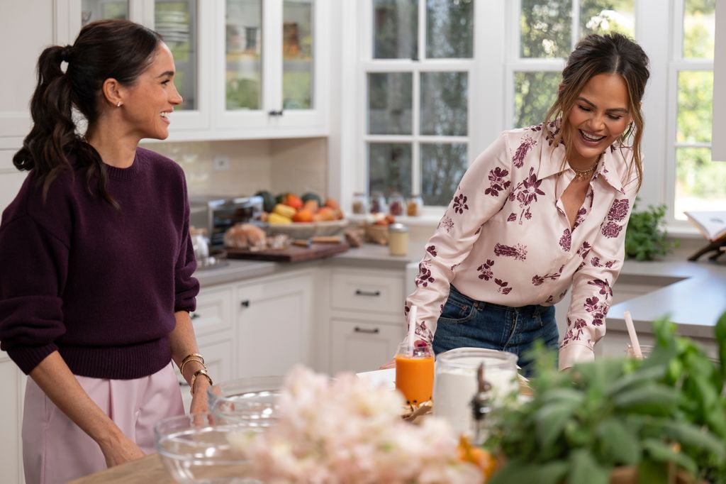 Watch Meghan Markle's reaction when Chrissy Teigen can't remember ...