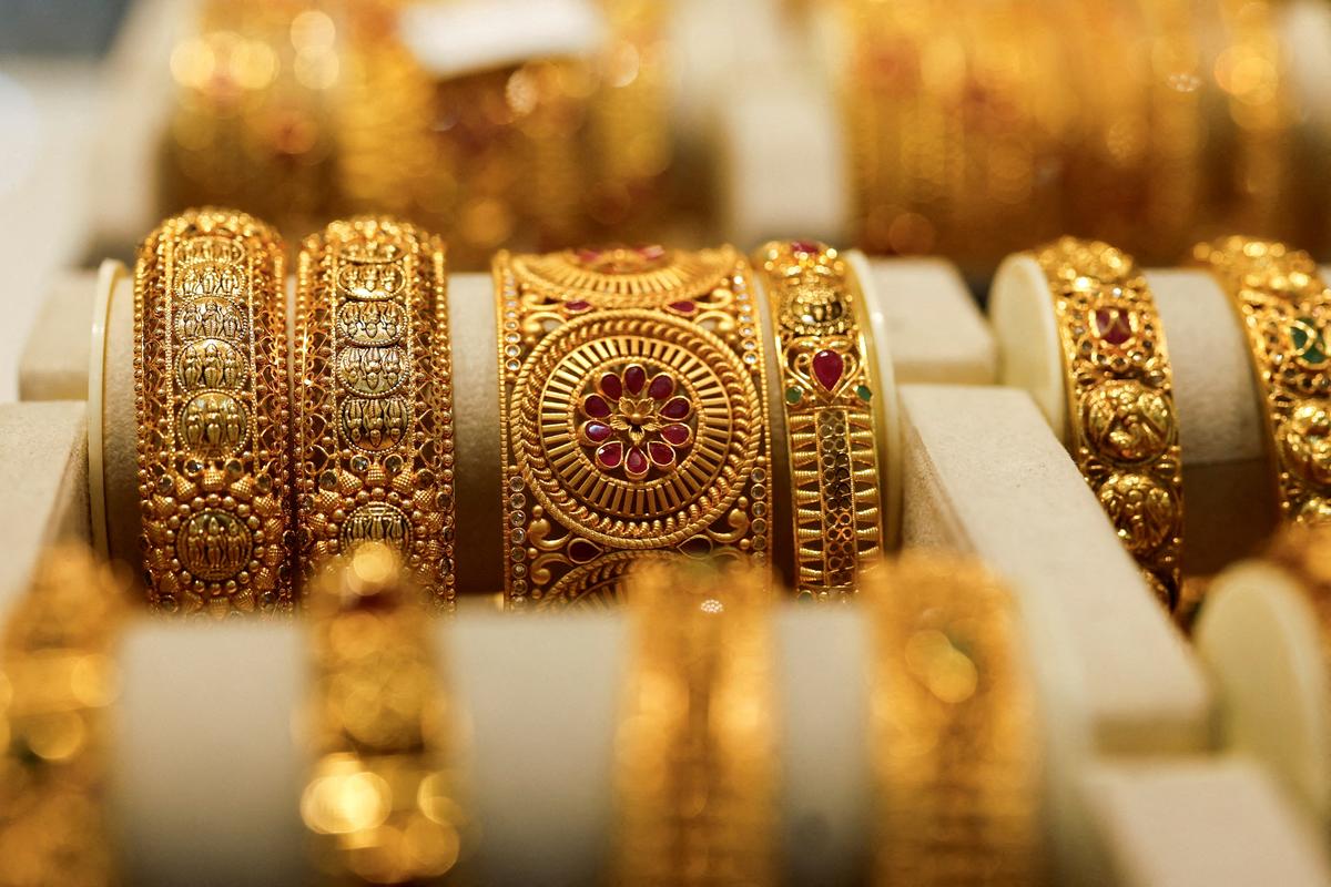 Gold price surges ₹2,600 to hit fresh peak of ₹1.26 lakh/10 g ...