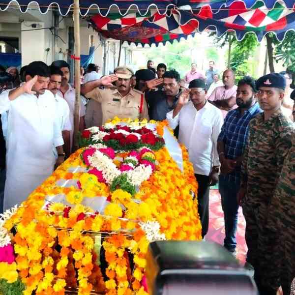 Last rites of Major performed with military honours in Guntur ...
