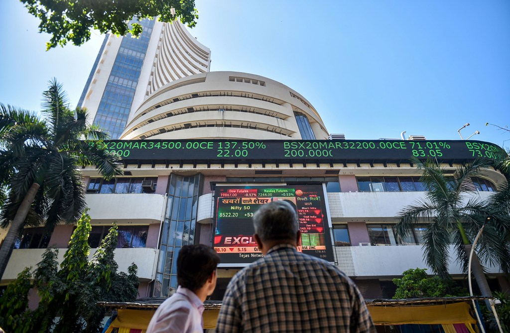 Sensex jumps 583 pts, Nifty ends above 25,000 on buying in IT ...
