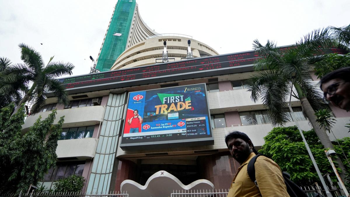Stock markets fall for second day on weak global trends, fresh ...