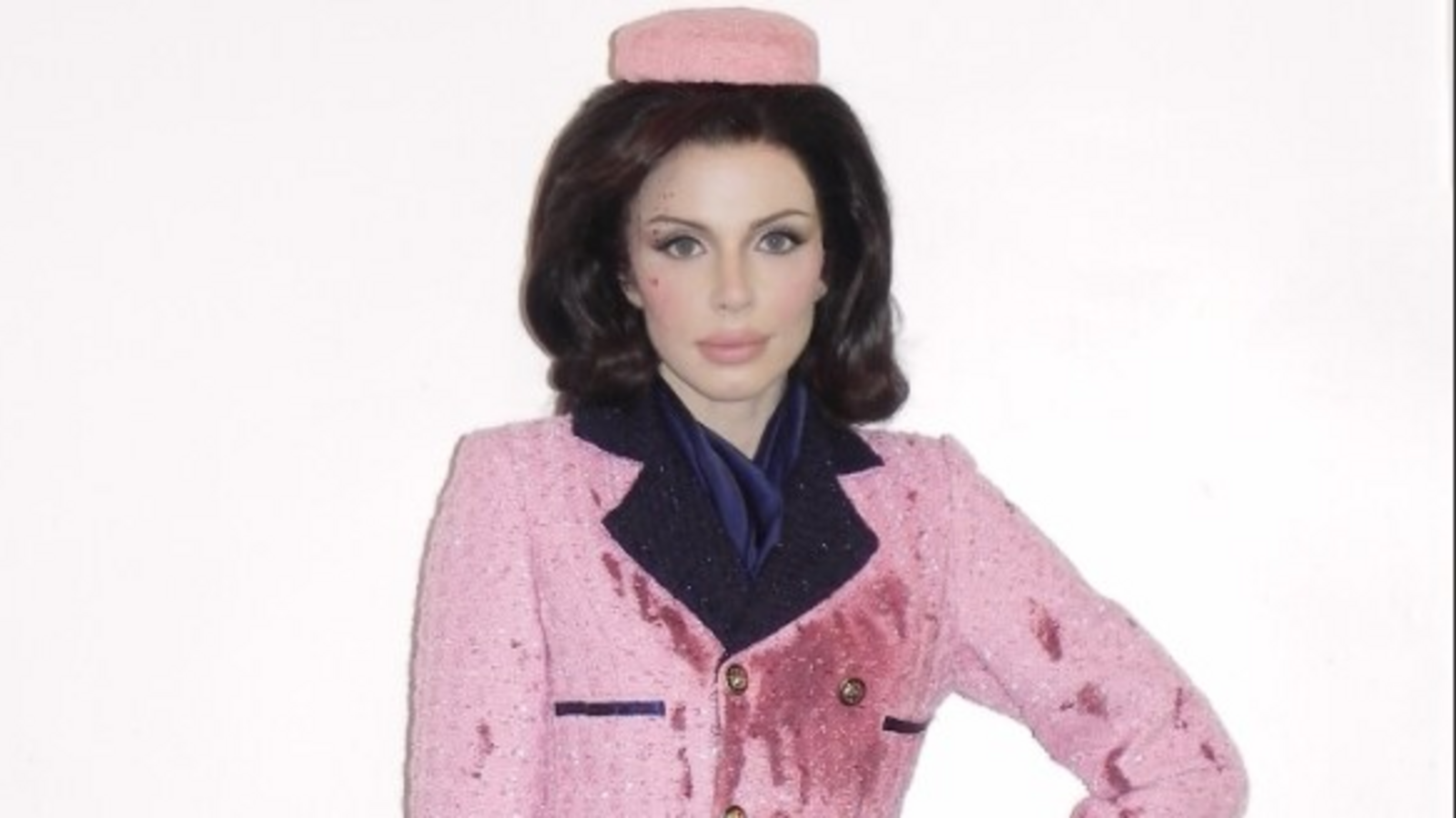 halloween-2025:-julia-fox-goes-in-for-chilling-jackie-kennedy-look,-jfk’s-grandson-calls-it-disgusting