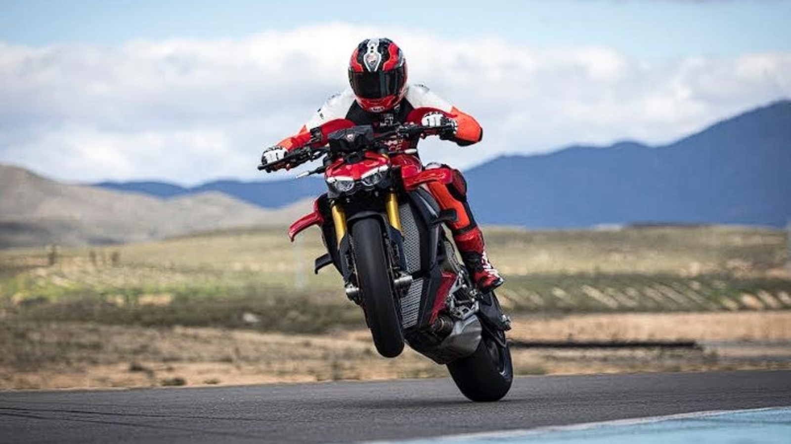 2025-ducati-streetfighter-v4-launched:-top-6-issues-to-know