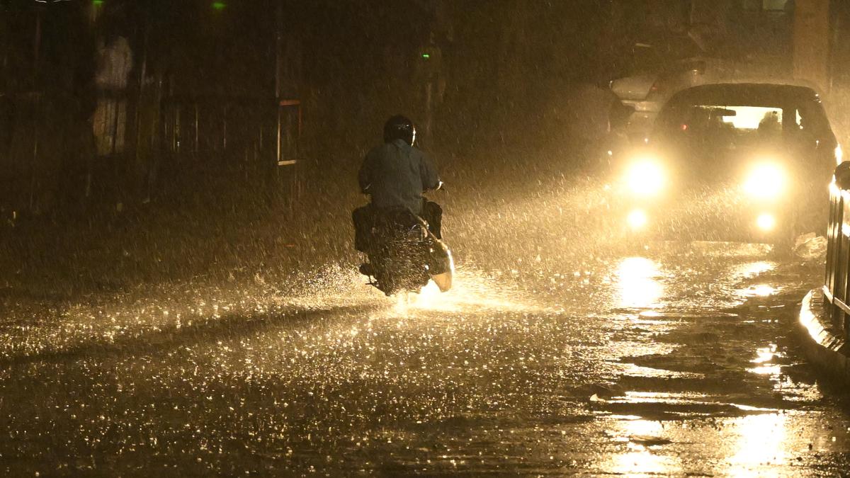 sudden-night-downpour-catches-hyderabad-commuters-off-guard