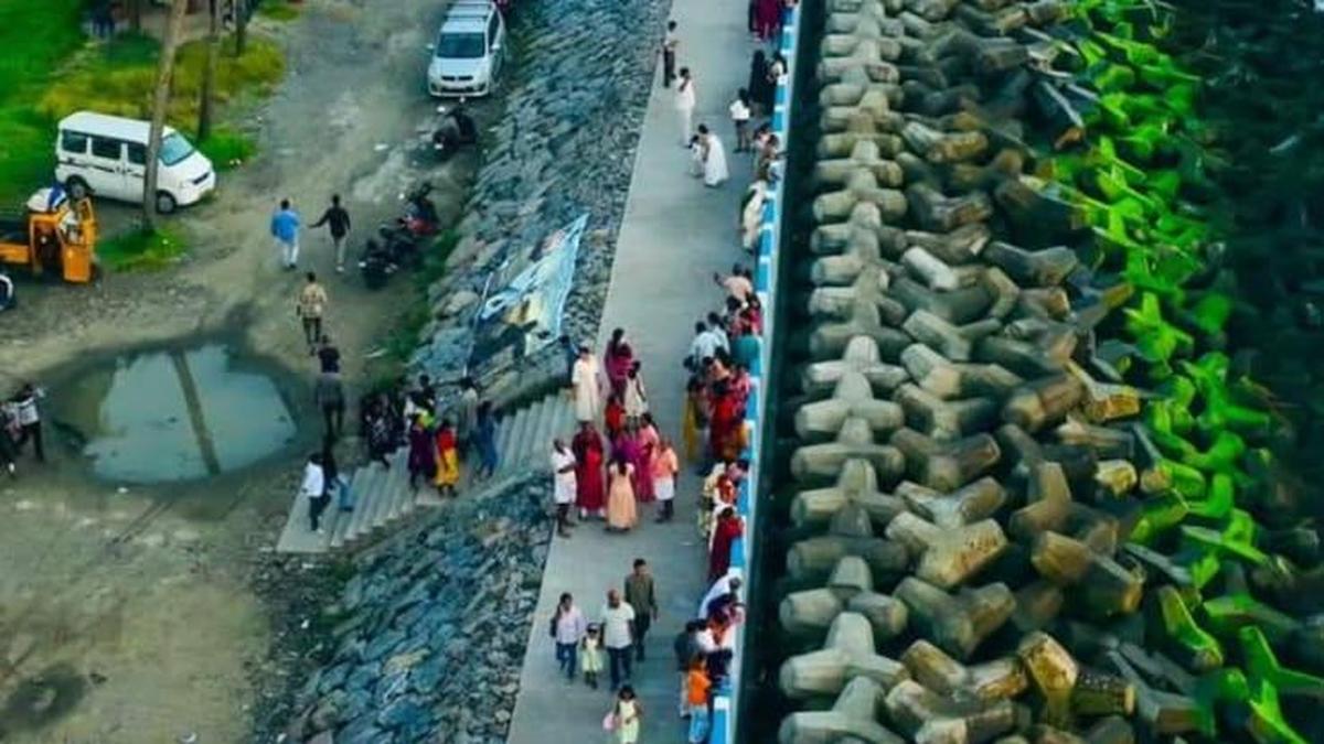 coastal-promenade-in-chellanamputhenthode-hall-turns-successful