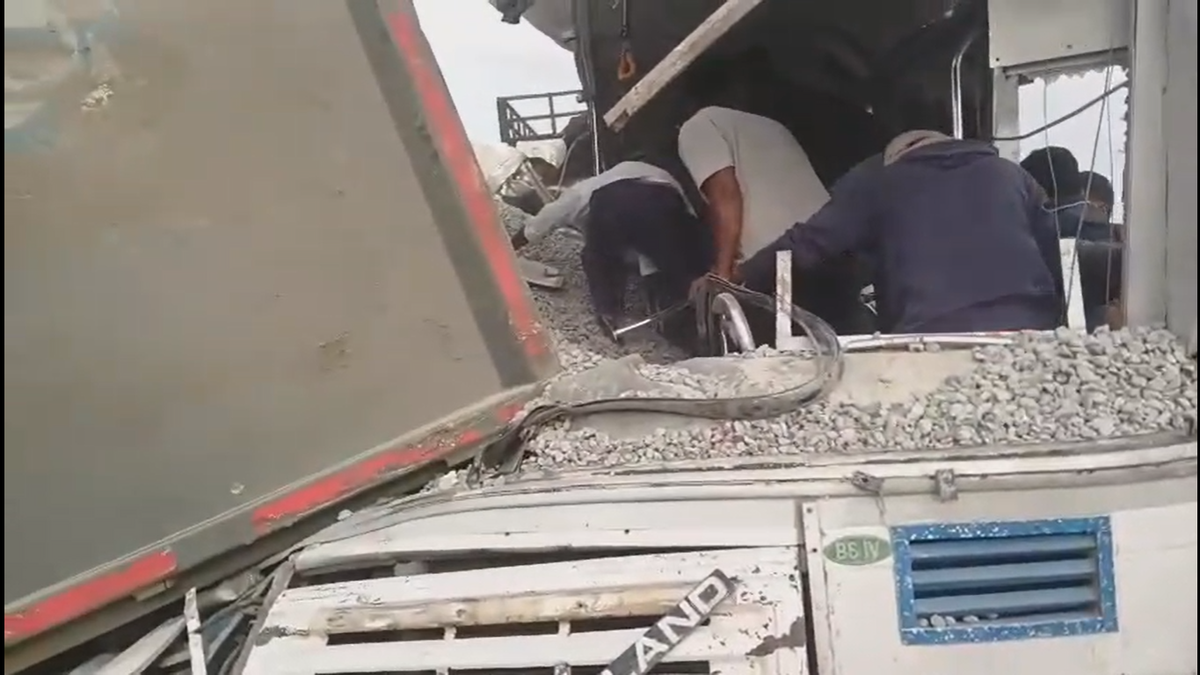 tgsrtc-bus-accident:-telangana-cm-directs-officers-to-shift-injured-to-hyderabad