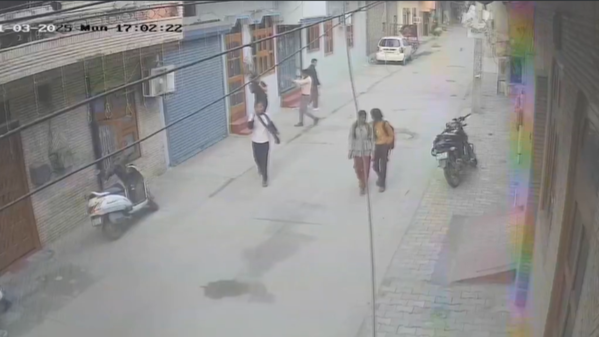 17-year-old-lady-shot-at-by-stalker-in-haryanas-faridabad,-hunt-on-for-accused