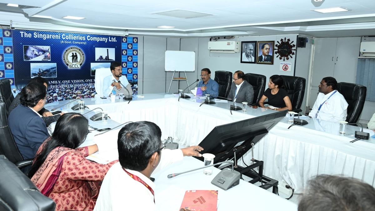 singareni-urges-banks-to-increase-insurance-coverage-cowl-to-common,-contract-workers