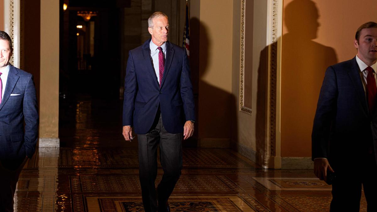 us.-authorities-shutdown-reaches-its-fortieth-day-as-senators-work-via-essential-weekend