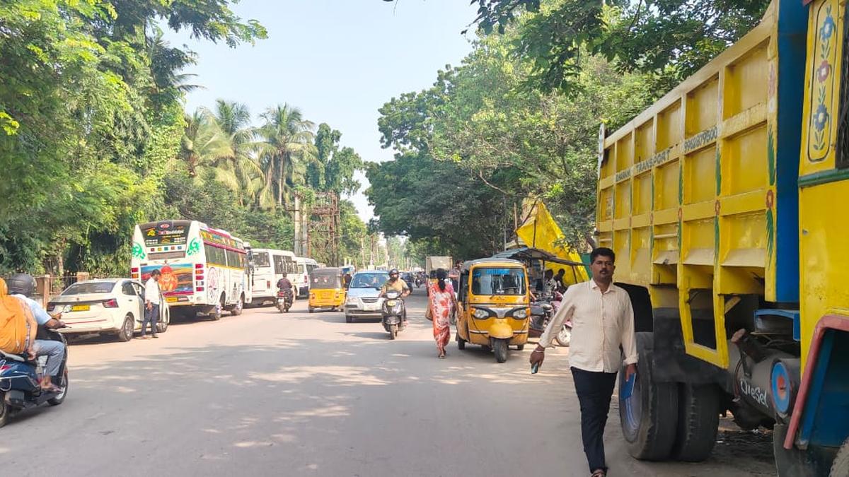 chitlapakkam-main-road-beneath-siege
