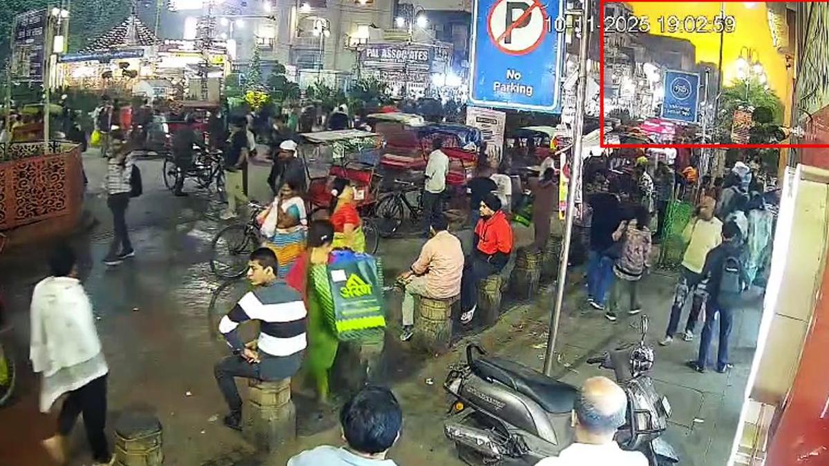 police-reconstruct-red-fort-blast-suspects-final-hours-utilizing-footage-from-50-cameras