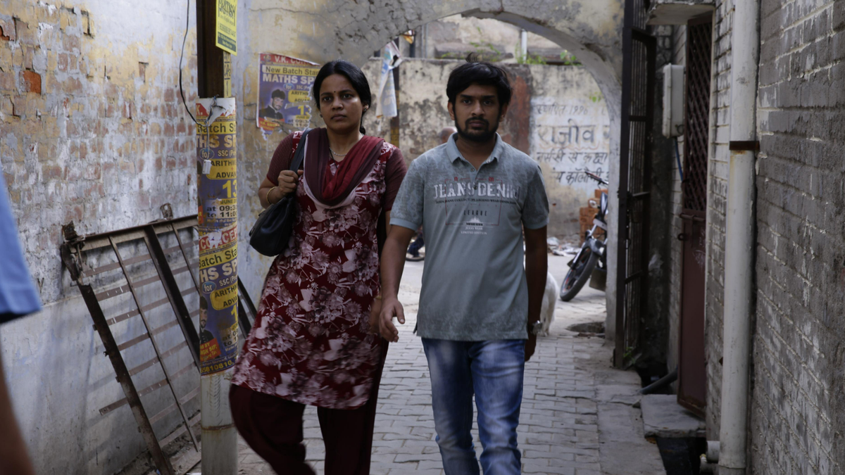 agra-film-evaluate:-kanu-behl-paints-a-provocative-portrait-of-fractured-masculinity-in-cramped-city-areas