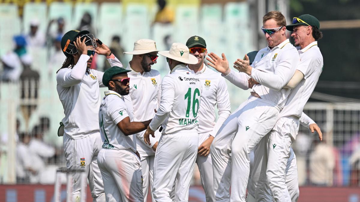 ind-vs-sa-first-test:-south-africa-fights-again-as-india-hunch-to-138/4-at-lunch