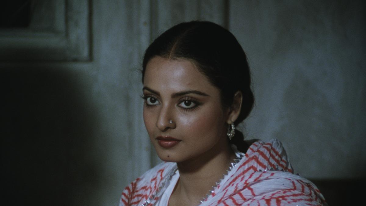 iffi-2025:-festival-to-showcase-18-newly-restored-classics-under-nfais-indian-panorama-special-package