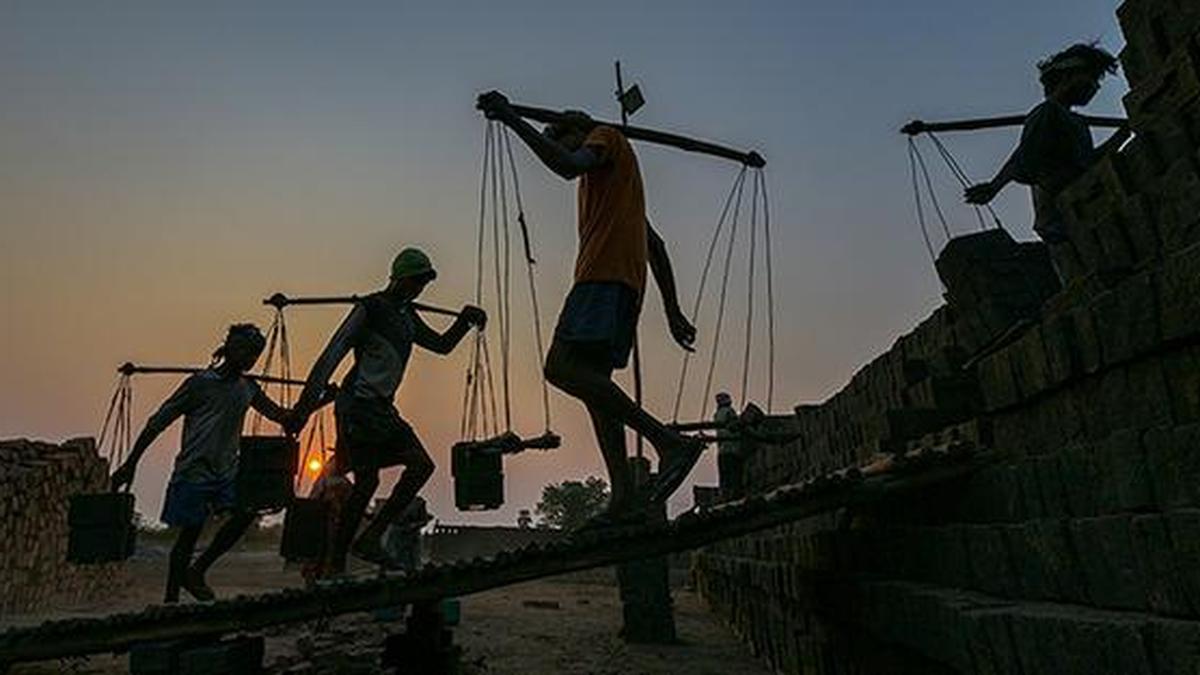 labour-experts-welcome-labour-codes,-but-urge-govt-to-address-likely-teething-issues