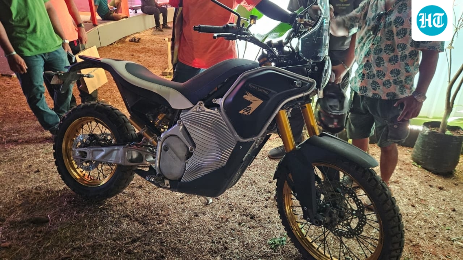 royal-enfield-himalayan-electric-showcased-at-motoverse-2025:-everything-you-should-know
