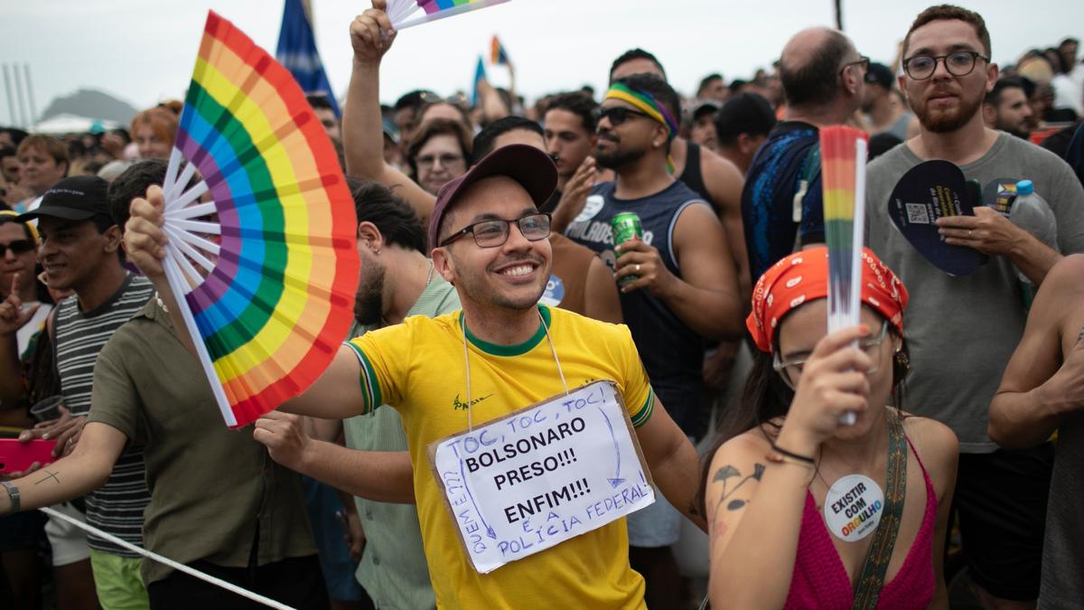 brazilian-revellers-at-rio’s-pride-march-rejoice-after-bolsonaro’s-preemptive-jailing