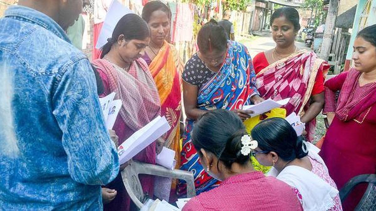 blos-protest-outside-bengal-ceos-office-over-excessive-work-pressure-under-sir