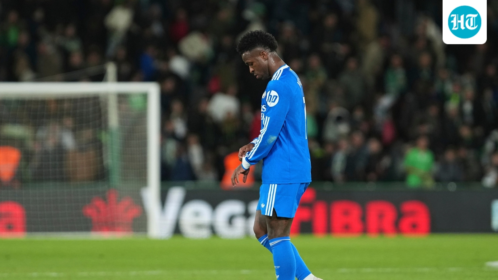 vinicius-jr-puts-contract-renewal-on-hold-as-rift-with-xabi-alonso-boils-over-at-real-madrid:-report