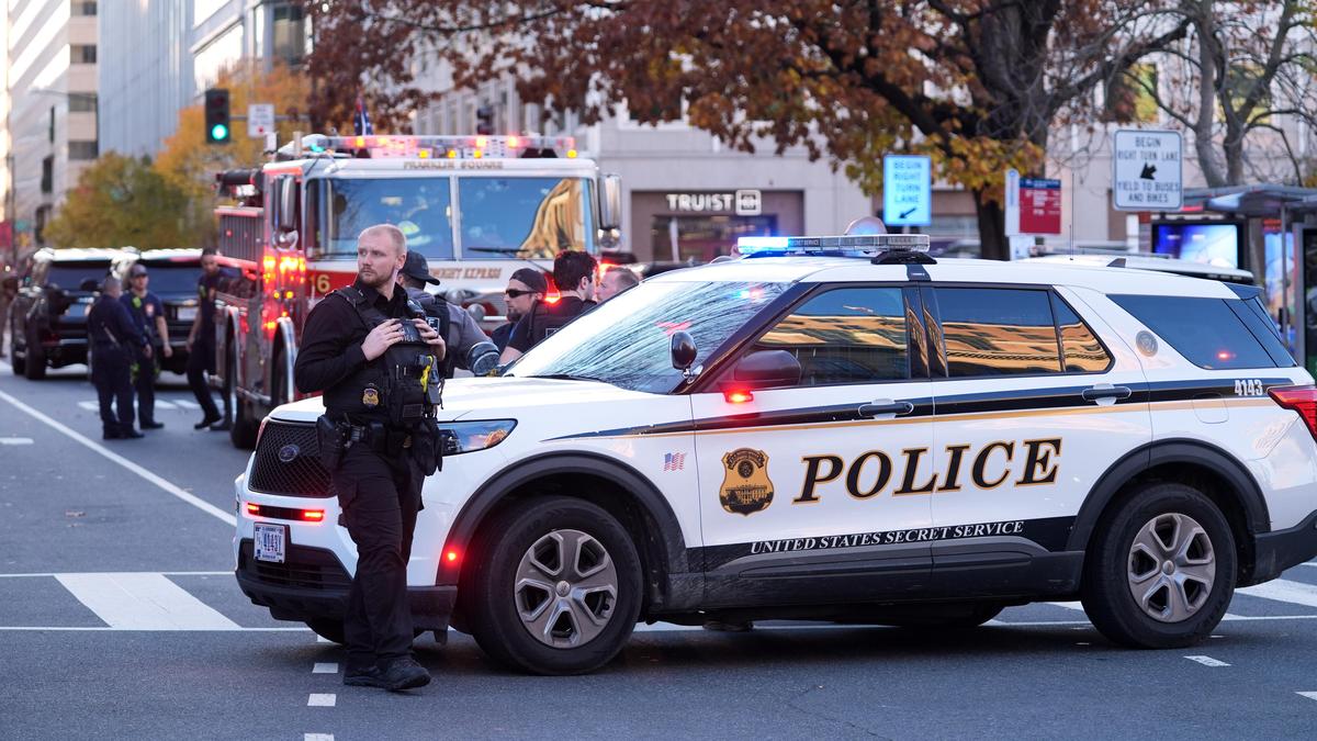 two-national-guard-soldiers-shot-near-white-house,-suspect-in-custody