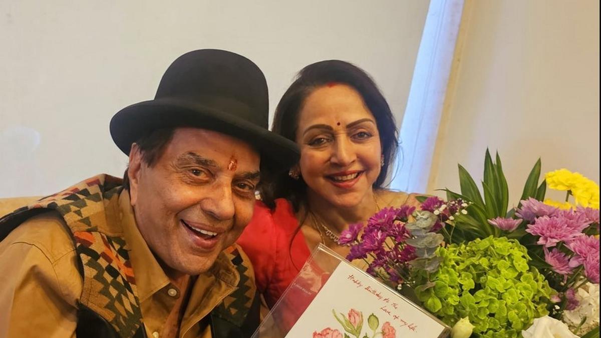 indescribable-loss:-hema-malini-shares-pictures-in-first-post-since-with-dharmendras-death
