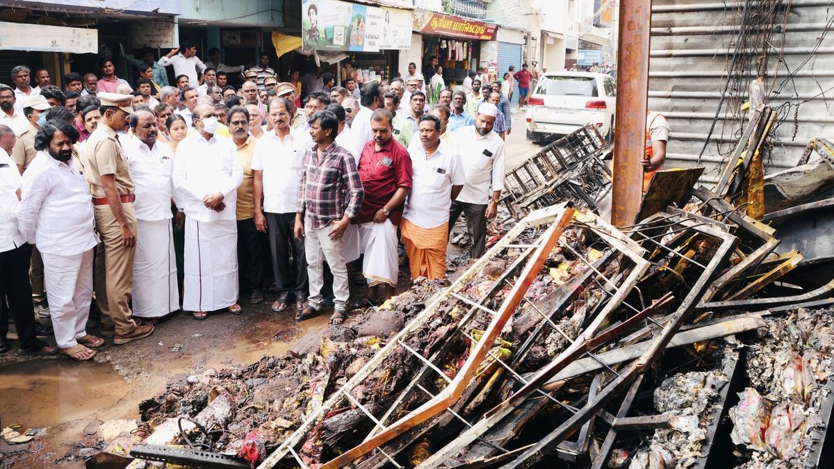 shops,-two-wheelers-destroyed-in-fire-neararunachaleswarar-temple