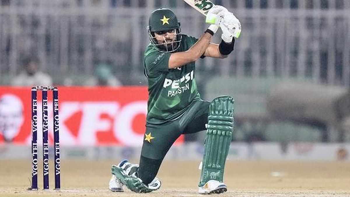 spinners-lift-pakistan-to-6-wicket-win-over-sri-lanka-to-clinch-t20-tri-series-title