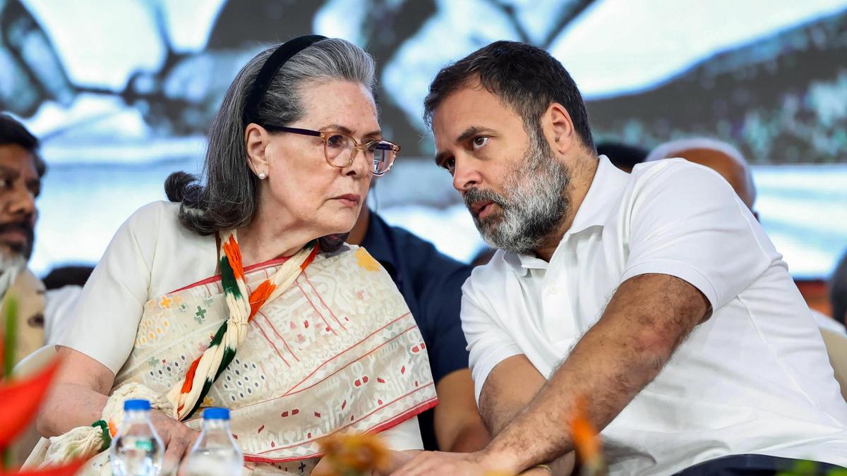 delhi-police-files-fir-against-sonia-gandhi,-rahul-gandhi-in-national-herald-case-on-ed-complaint