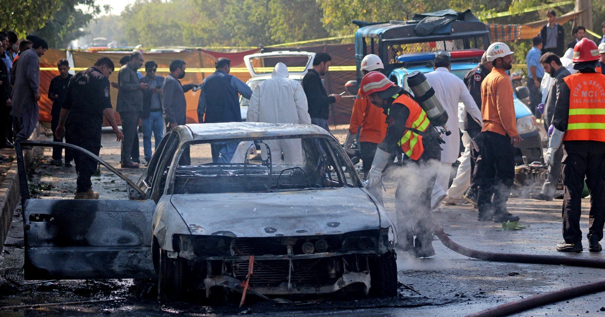 Bomber targets Islamabad court, killing 12 people, as Pakistan ...