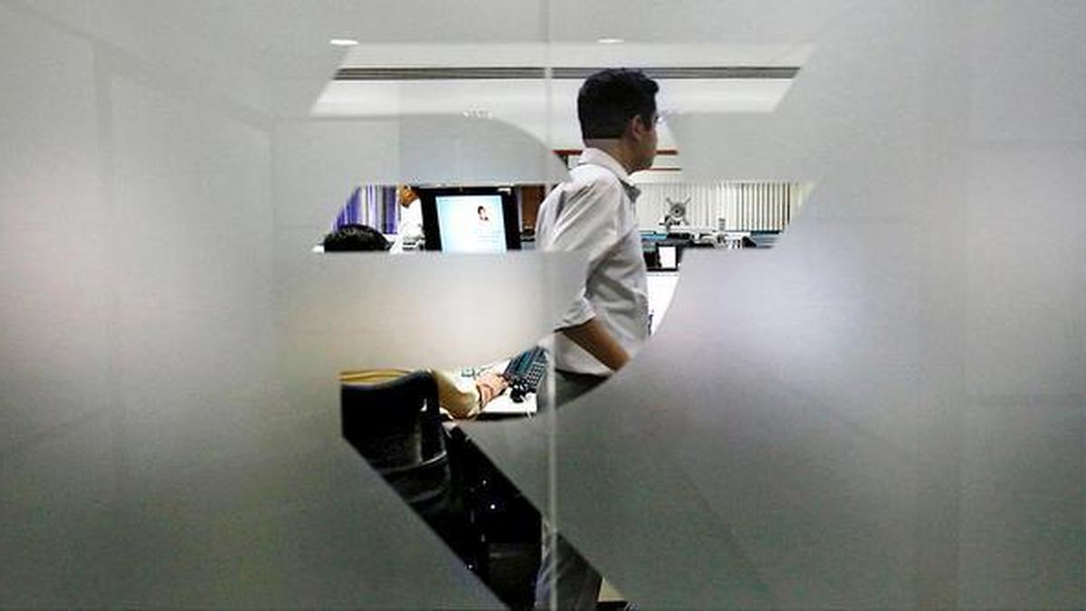 rupee-trades-in-narrow-range-against-us.-dollar-in-early-trade