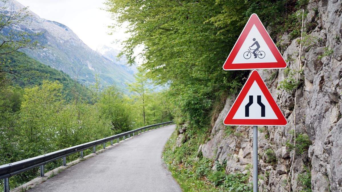 come,-follow-me:-the-road-signs-story